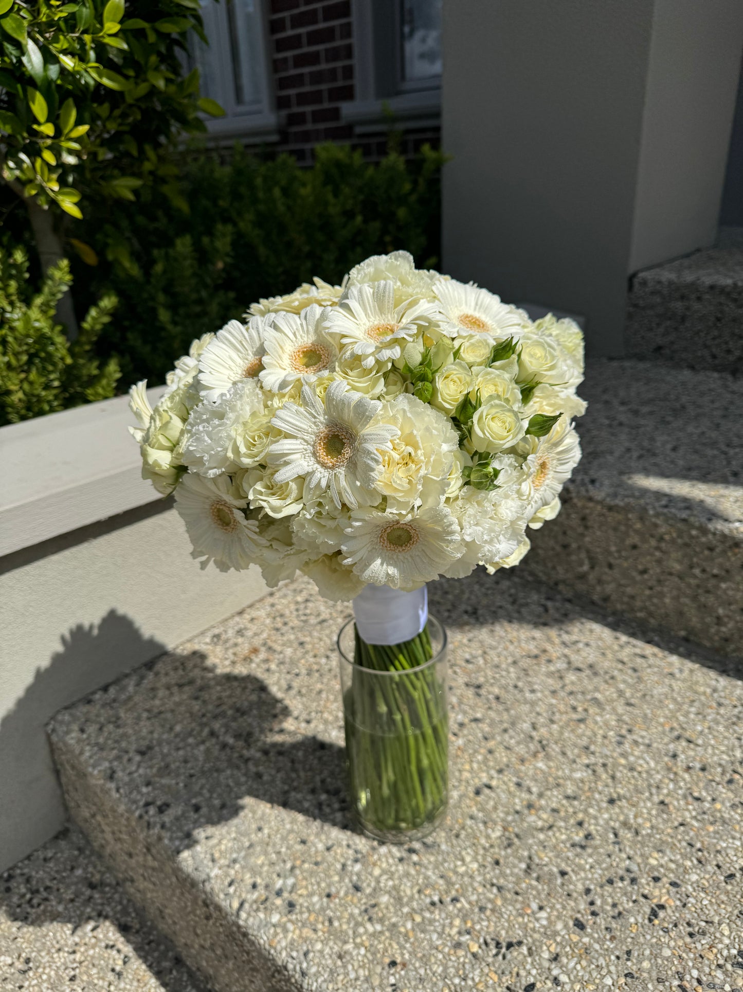 Monochromatic Bouquet